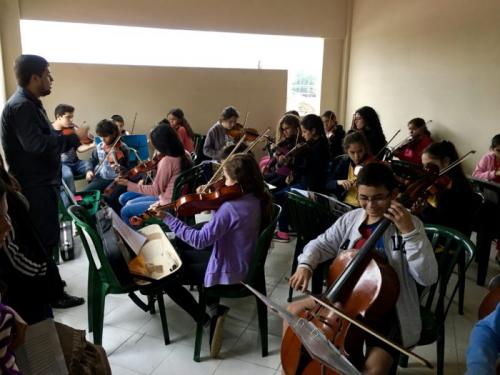 LANDFILL HARMONIC OF CATEURA – YOUTH ORCHESTRA PERFORMS WITH INSTRUMENTS OF LANDFILL PARTS8